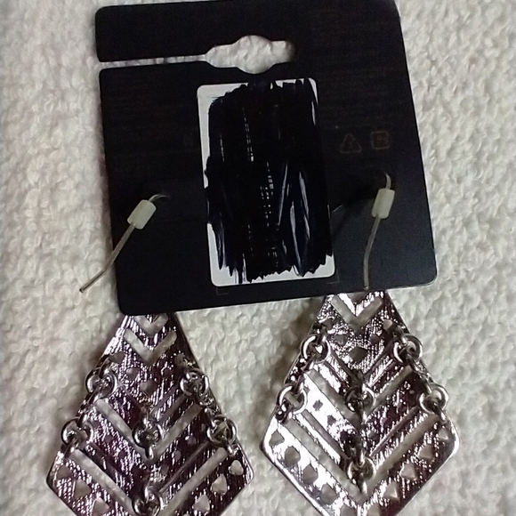 Silvertone triangle wire dangle earrings - Picture 2 of 3